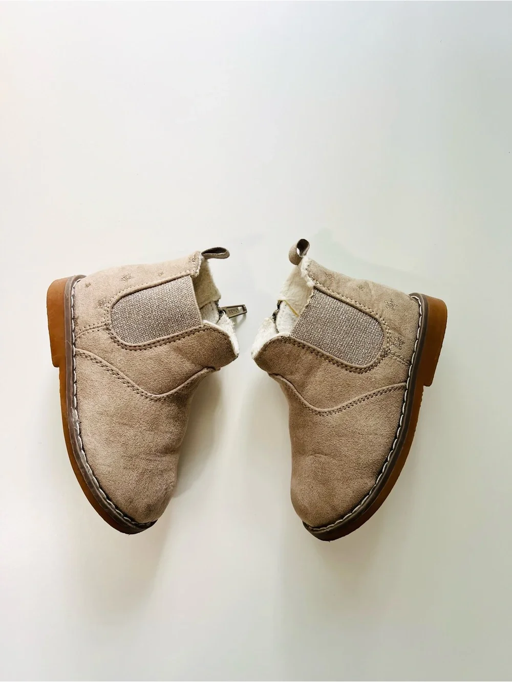 H&M Tan suede ankle boots with small gold star pattern size US 4-5